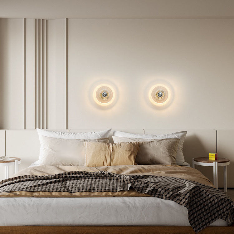 Rynx | Timeless glass wall lamp for versatile lighting