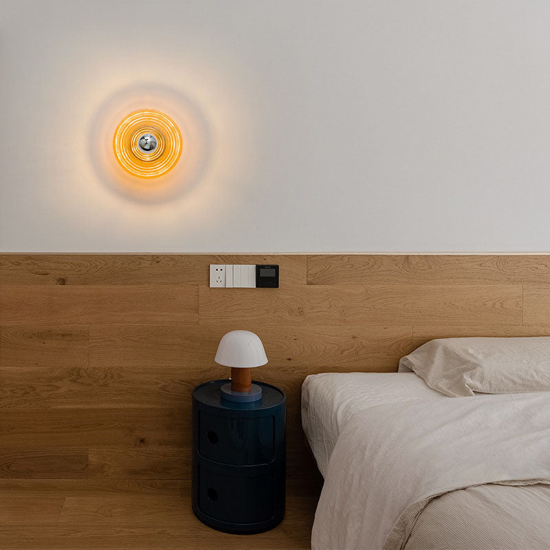 Rynx | Timeless glass wall lamp for versatile lighting