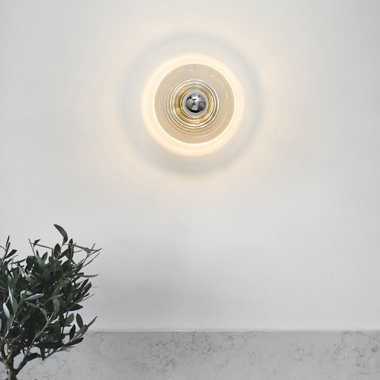 Rynx | Timeless glass wall lamp for versatile lighting