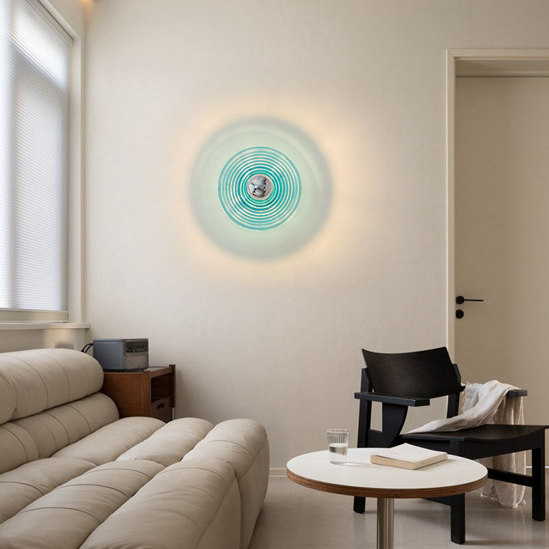Rynx | Timeless glass wall lamp for versatile lighting