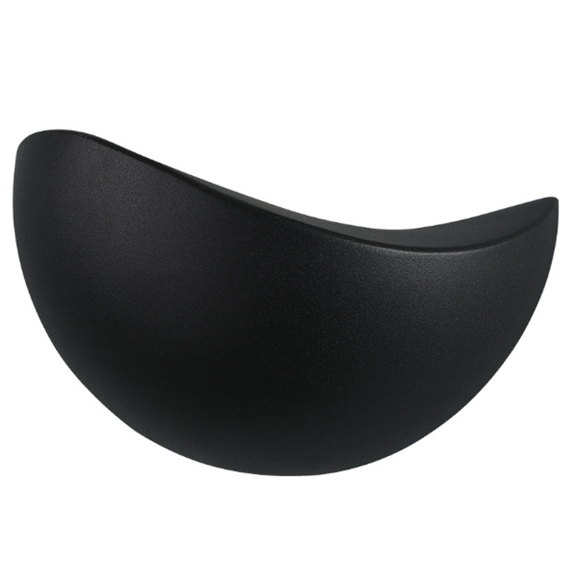 Rynx | Minimalist half-round LED wall lamp in aluminum