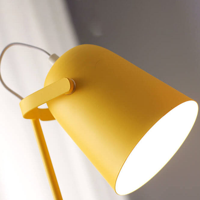 Rynx | LumiTouch – Minimalist Table Lamp with Tripod Base and Touch Control
