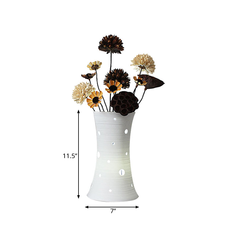 Rynx | Vaselle – White ceramic lamp with nature-inspired dried flowers