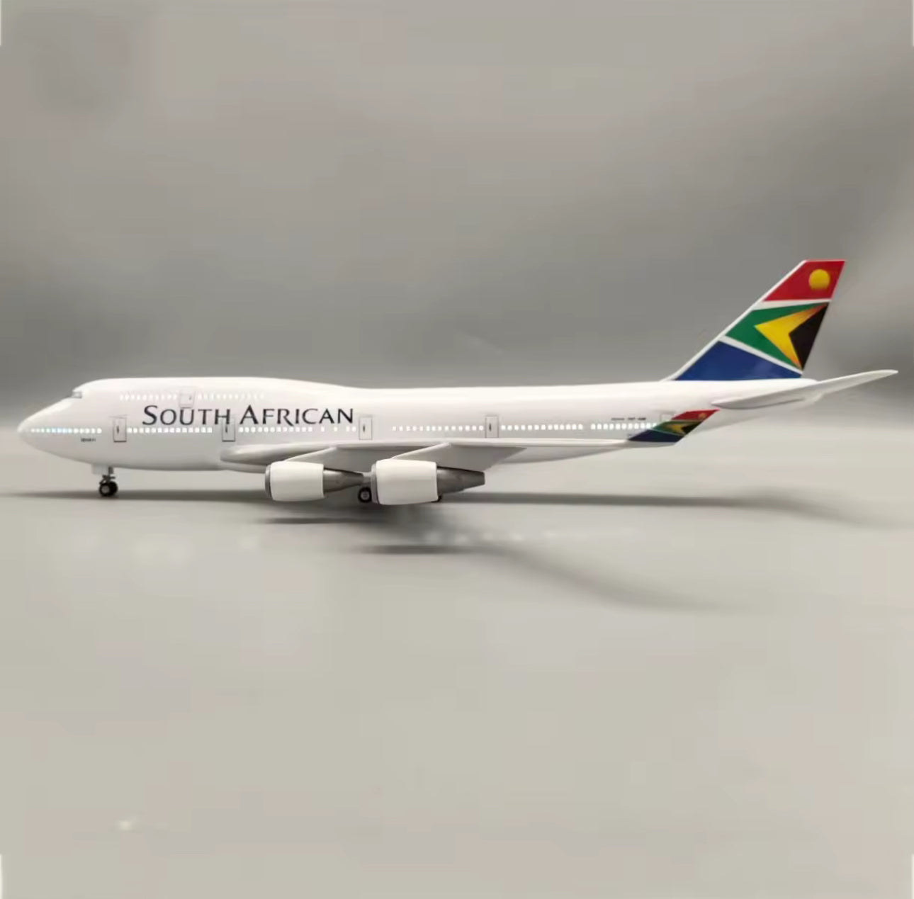 Rynx | South African Airways Boeing 747-300 ZS-SAK Model Aircraft 45 cm - 1:150 Resin/Metal Alloy Cast Jet with Display Stand