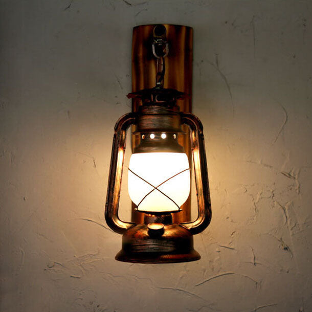 Rynx | EquiLume Vintage Wall Lantern in Iron | 1 Light | Rustic Lighting for Home