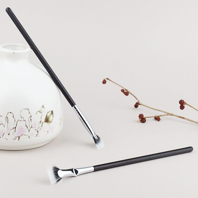 Rynx | Angled mascara brush with wave cut