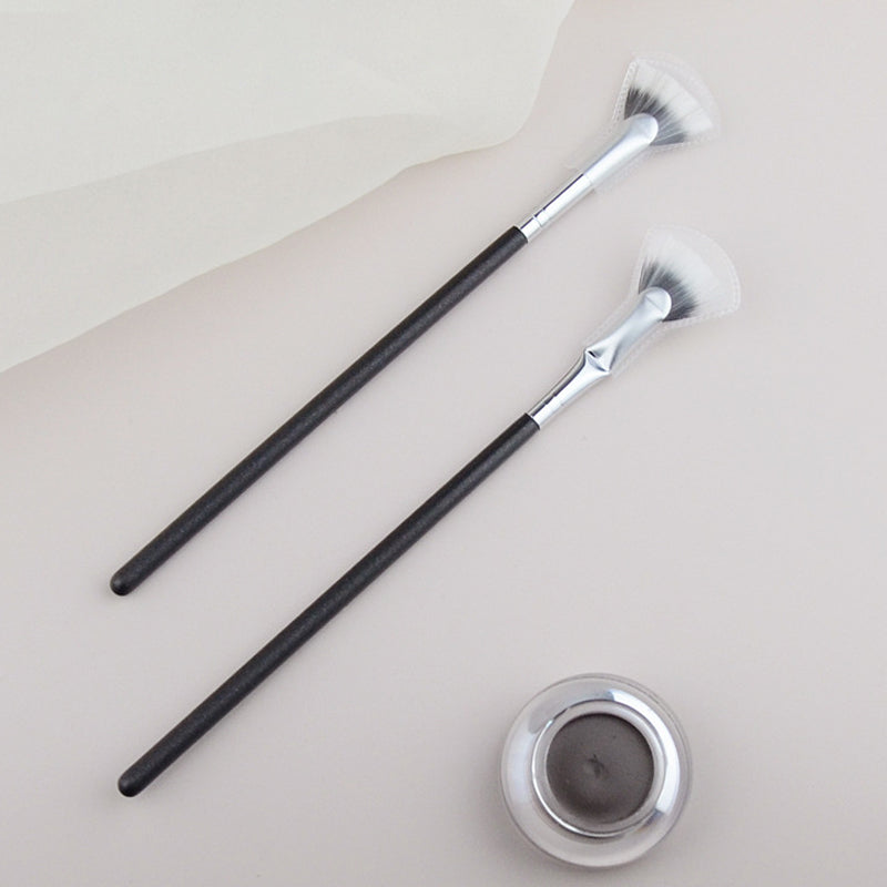Rynx | Angled mascara brush with wave cut