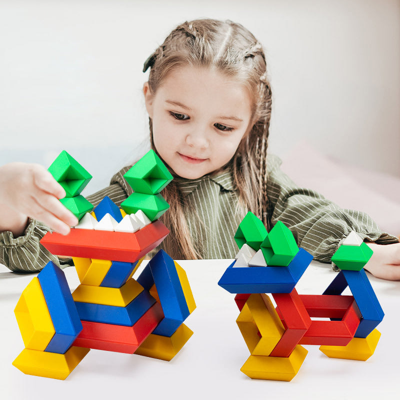 Rynx | Pyramids that stack the blocks