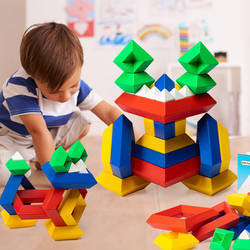 Rynx | Pyramids that stack the blocks
