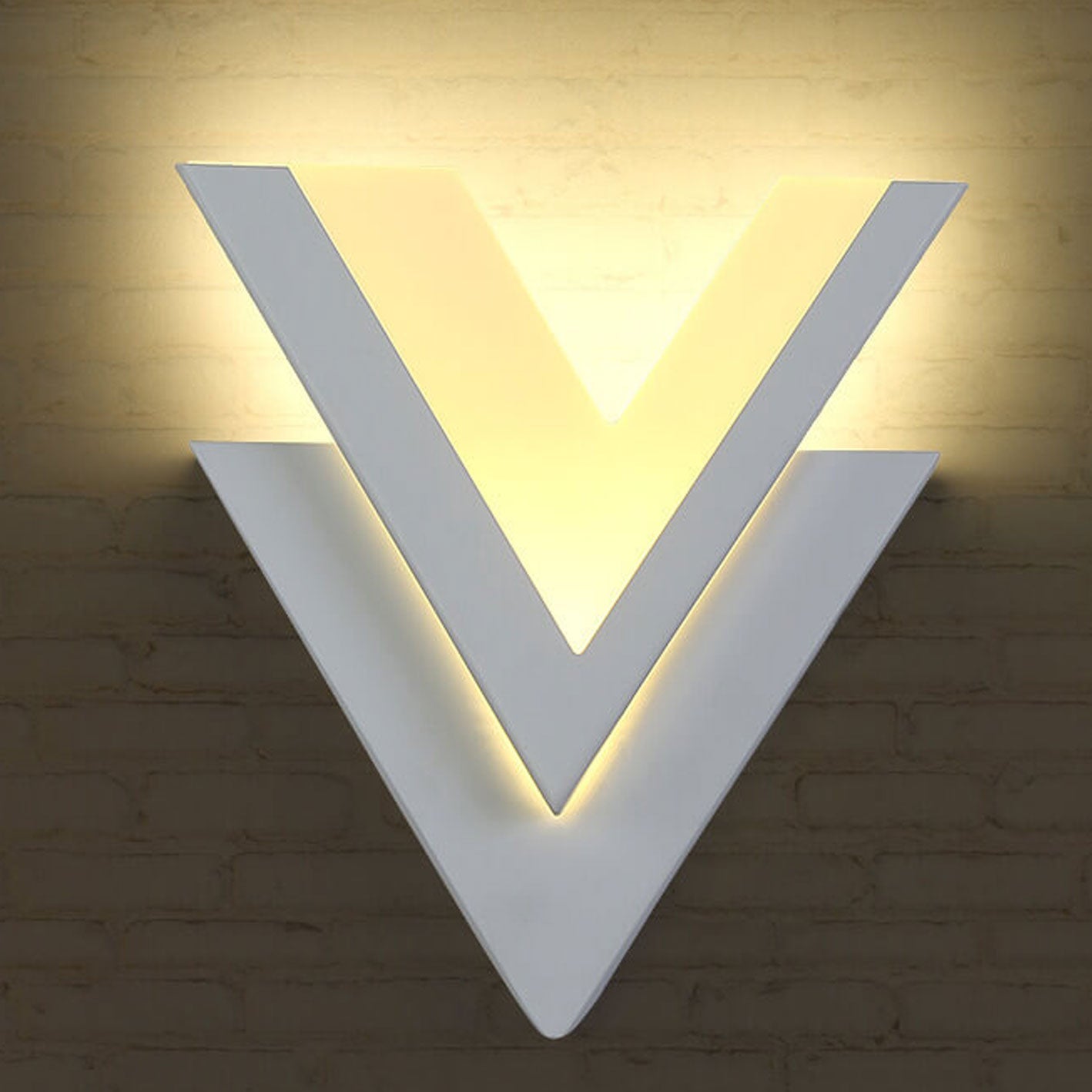 Rynx | Minimalist V-shaped LED wall lamp
