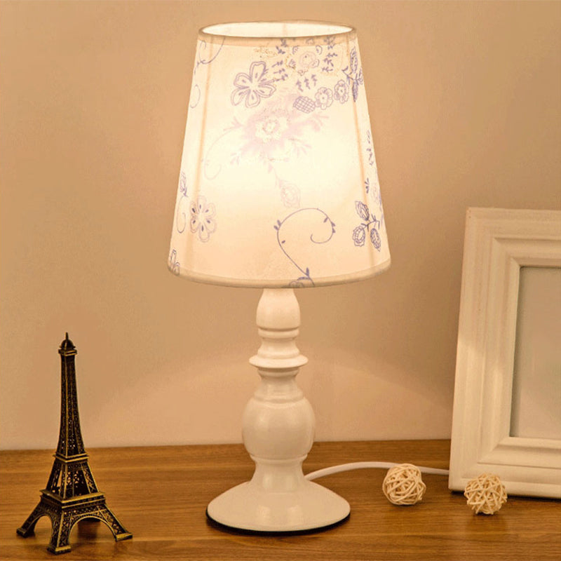 Rynx | Lumivelle – Classic white table lamp