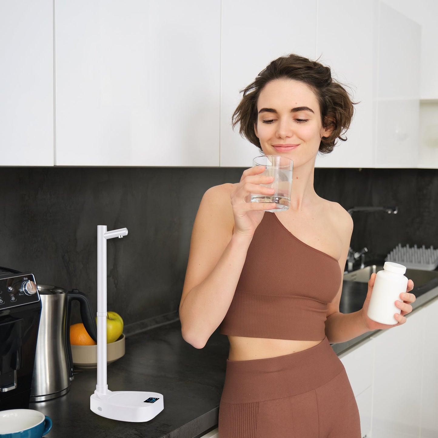 Rynx | Desktop water container with rechargeable battery and extension hose