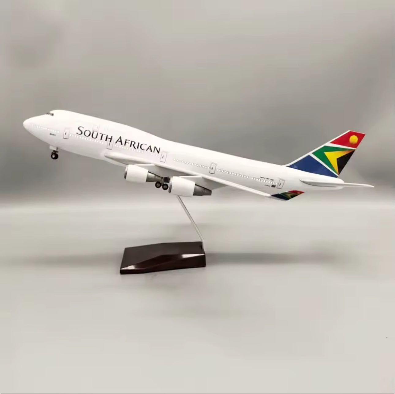 Rynx | South African Airways Boeing 747-300 ZS-SAK Model Aircraft 45 cm - 1:150 Resin/Metal Alloy Cast Jet with Display Stand