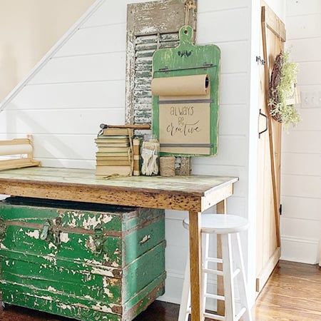 Rynx | Weathered green cutting board hanging note roll