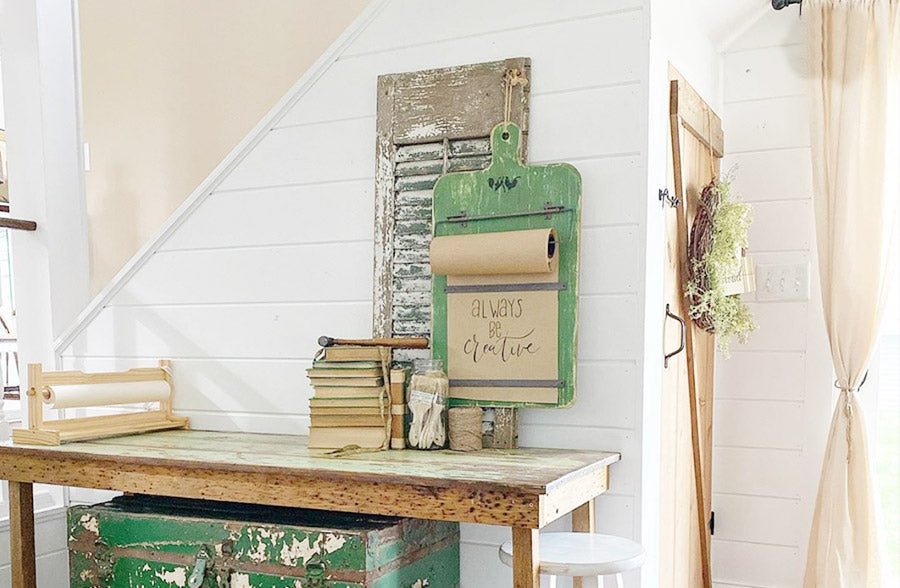 Rynx | Weathered green cutting board hanging note roll