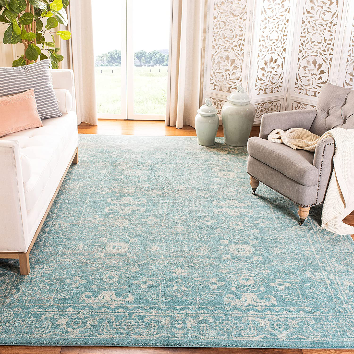 Rynx | Safavieh Evoke Collection Evk270d Shabby Chic Worn Non-Shedding Dining Room Entrance Foyer Living Room Bedroom Area Rug, 5'1" X 5'1" Round, Light Blue / Ivory