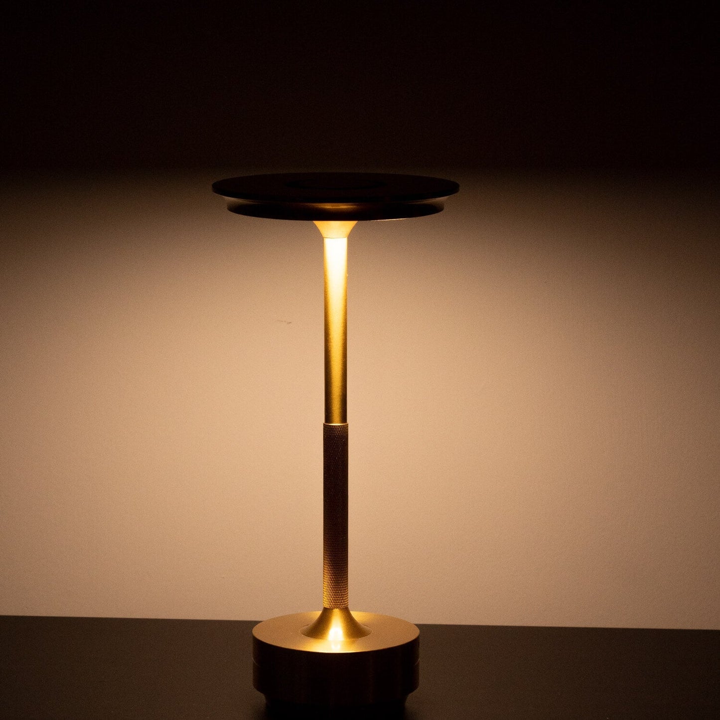 Rynx | Ambient Metallic Wireless Table Lamp