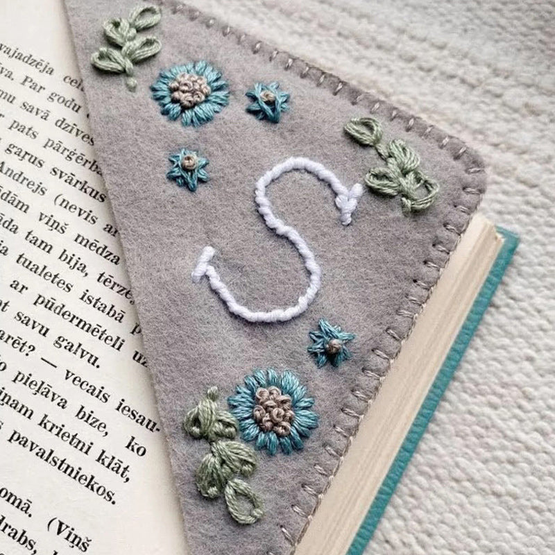 Rynx | Personalized hand-embroidered corner bookmark