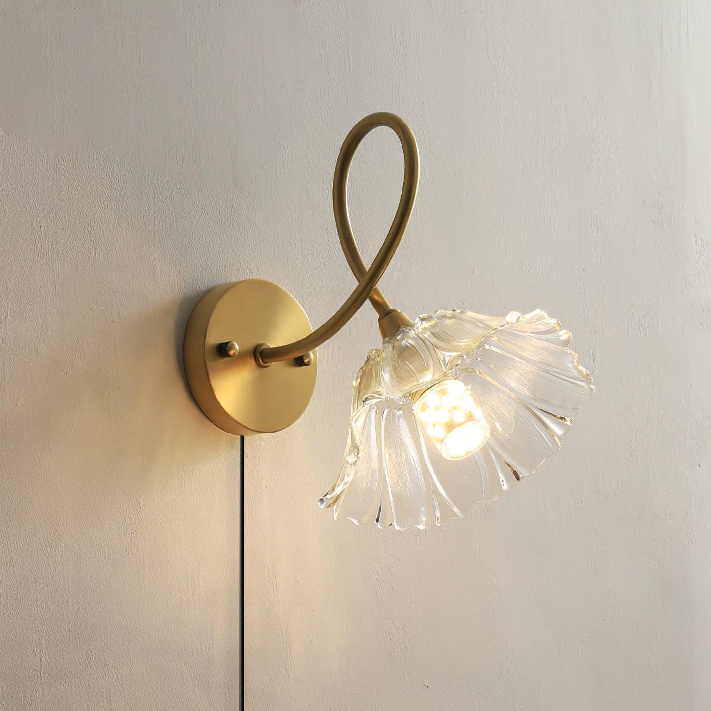 Rynx | Century Lotus Leaf Plug In Wall Lmap