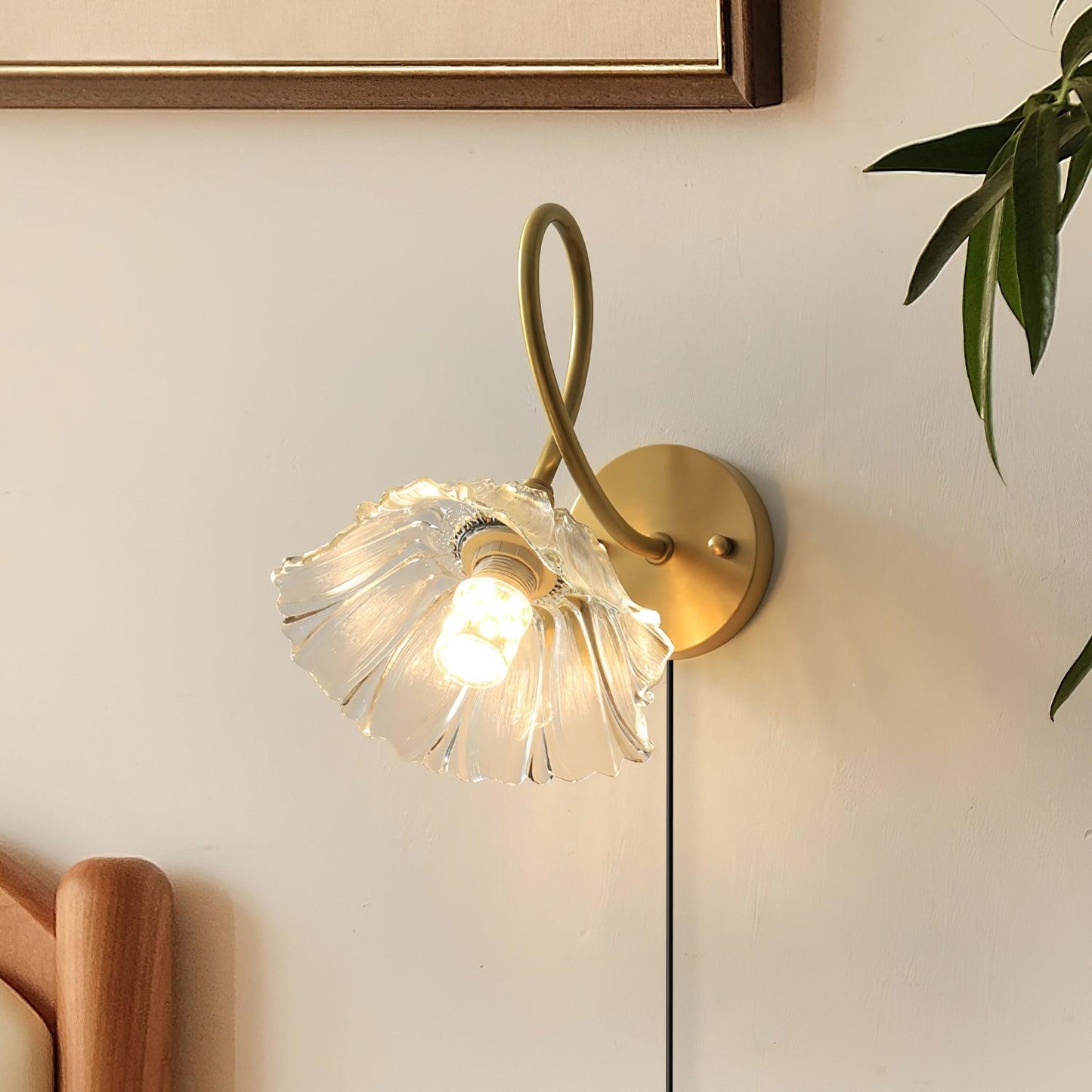 Rynx | Century Lotus Leaf Plug In Wall Lmap