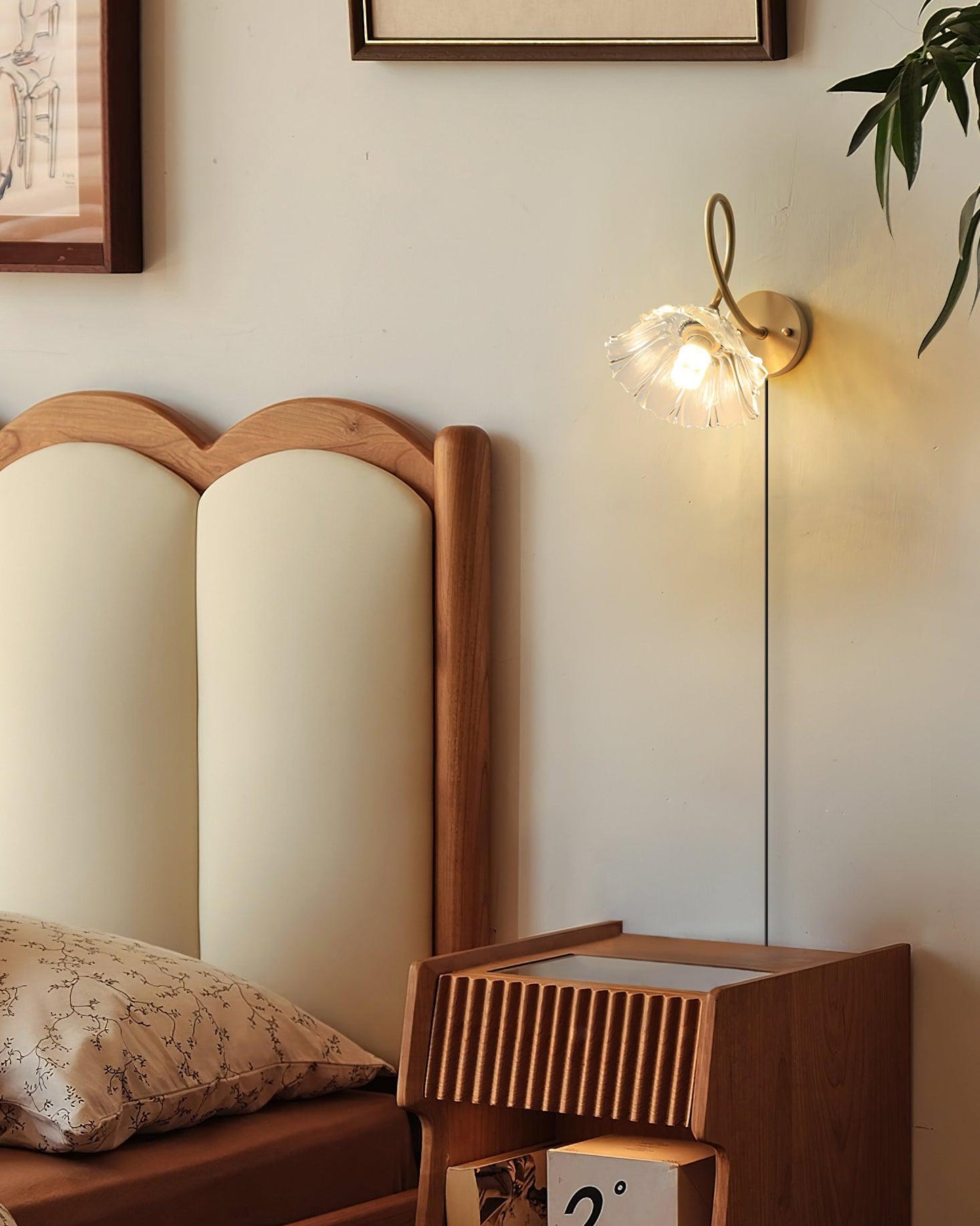 Rynx | Century Lotus Leaf Plug In Wall Lmap