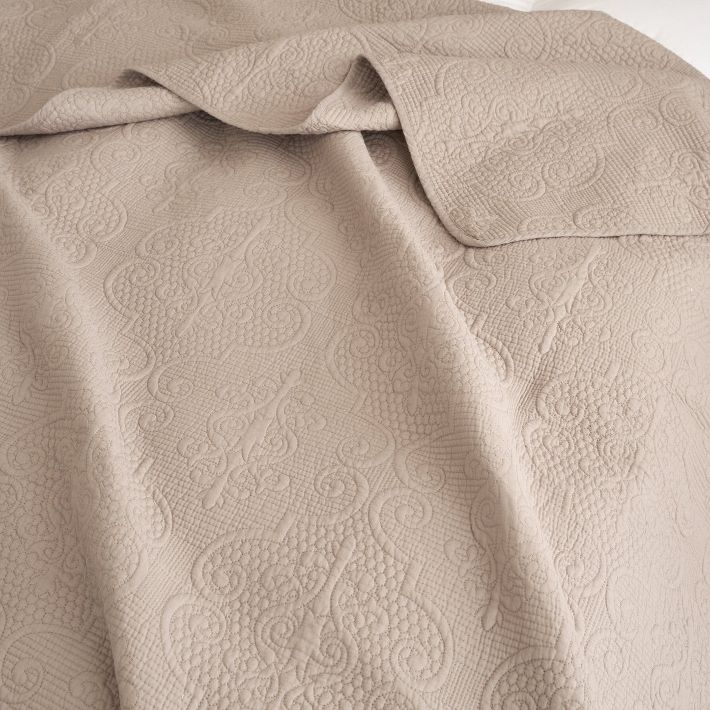 Rynx | Neutral Taupe Beige Sandy Elegant Matelassé Cotton Quilted Bedspread Set