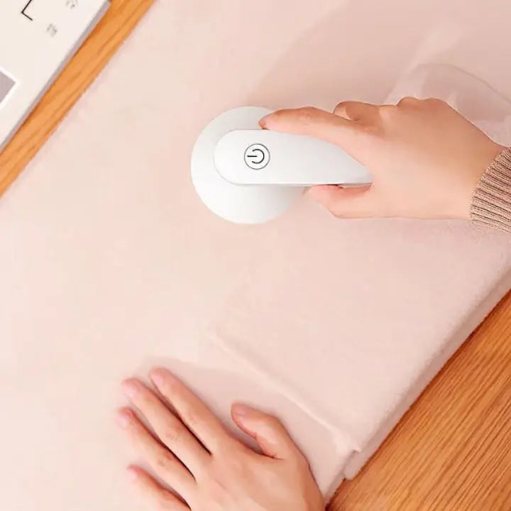 Rynx | Electric lint remover – Rechargeable, powerful & versatile White