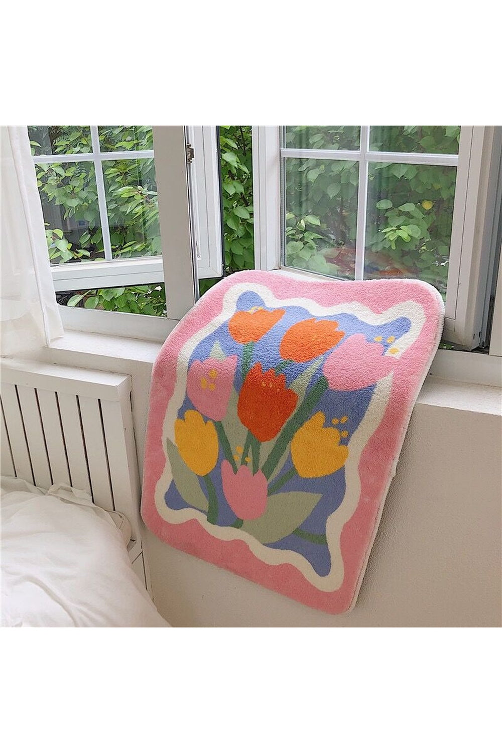 Rynx | Tulip-shaped rug