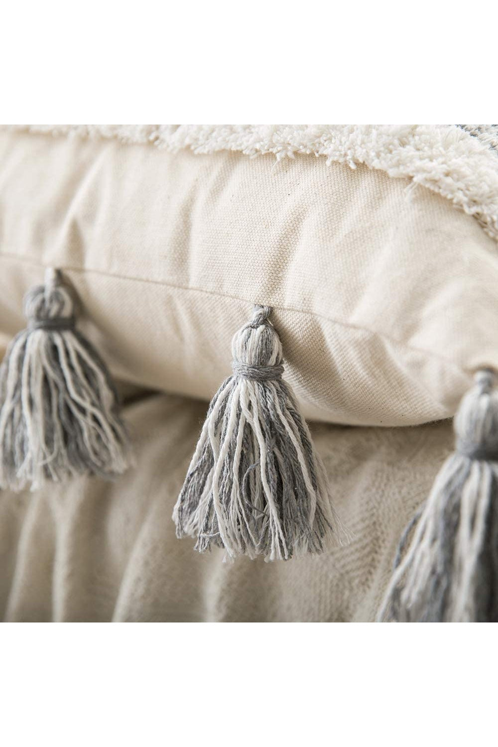 Rynx | tufted cushion cover