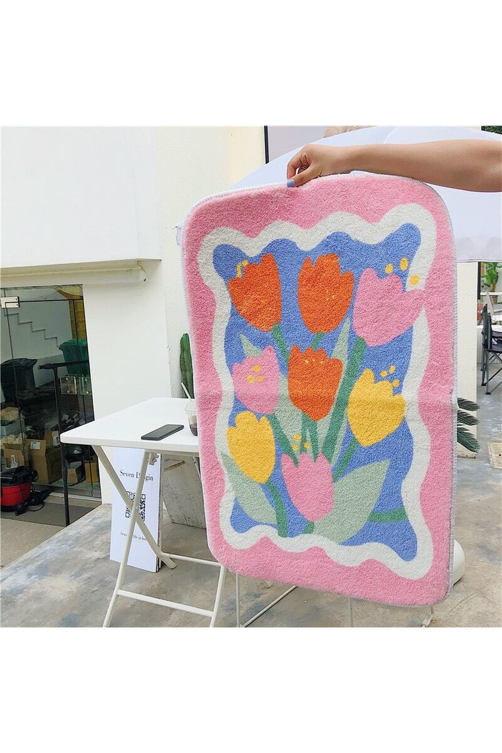 Rynx | Tulip-shaped rug