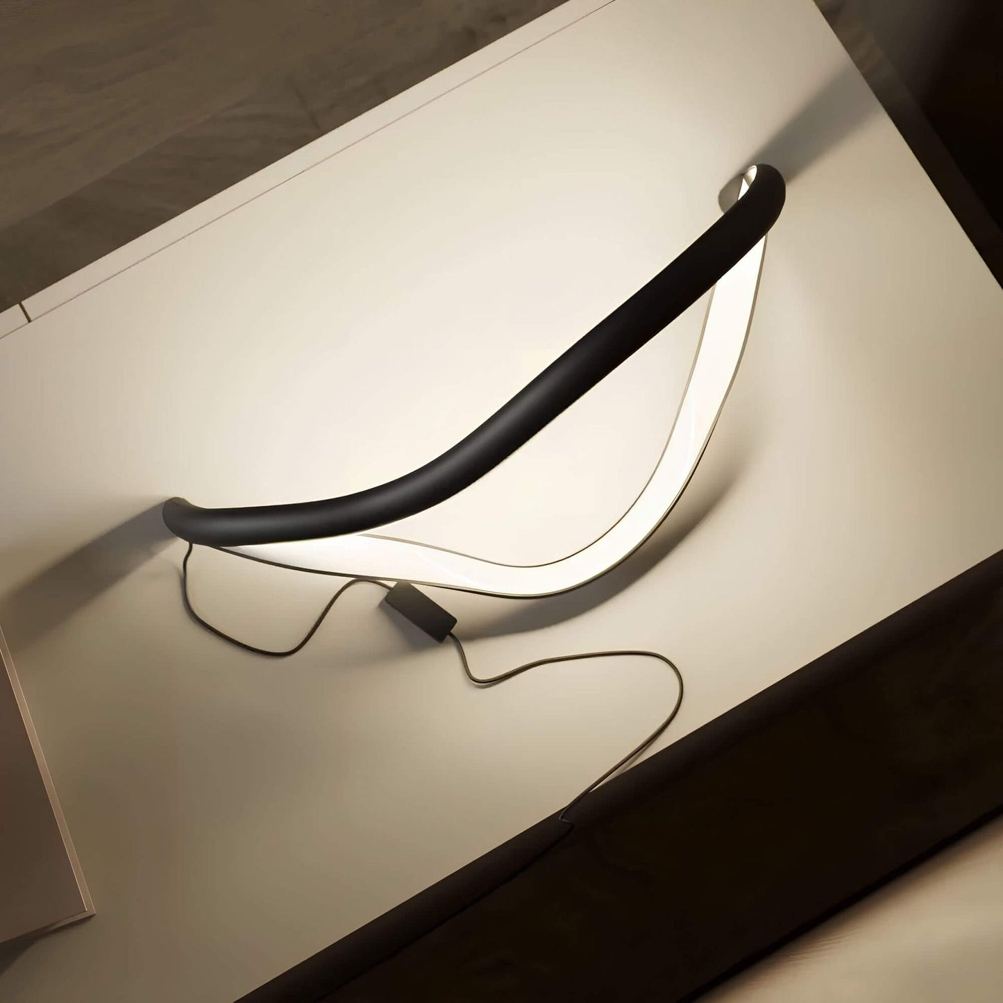 Rynx | Lumaglow Slim LED Table Lamp