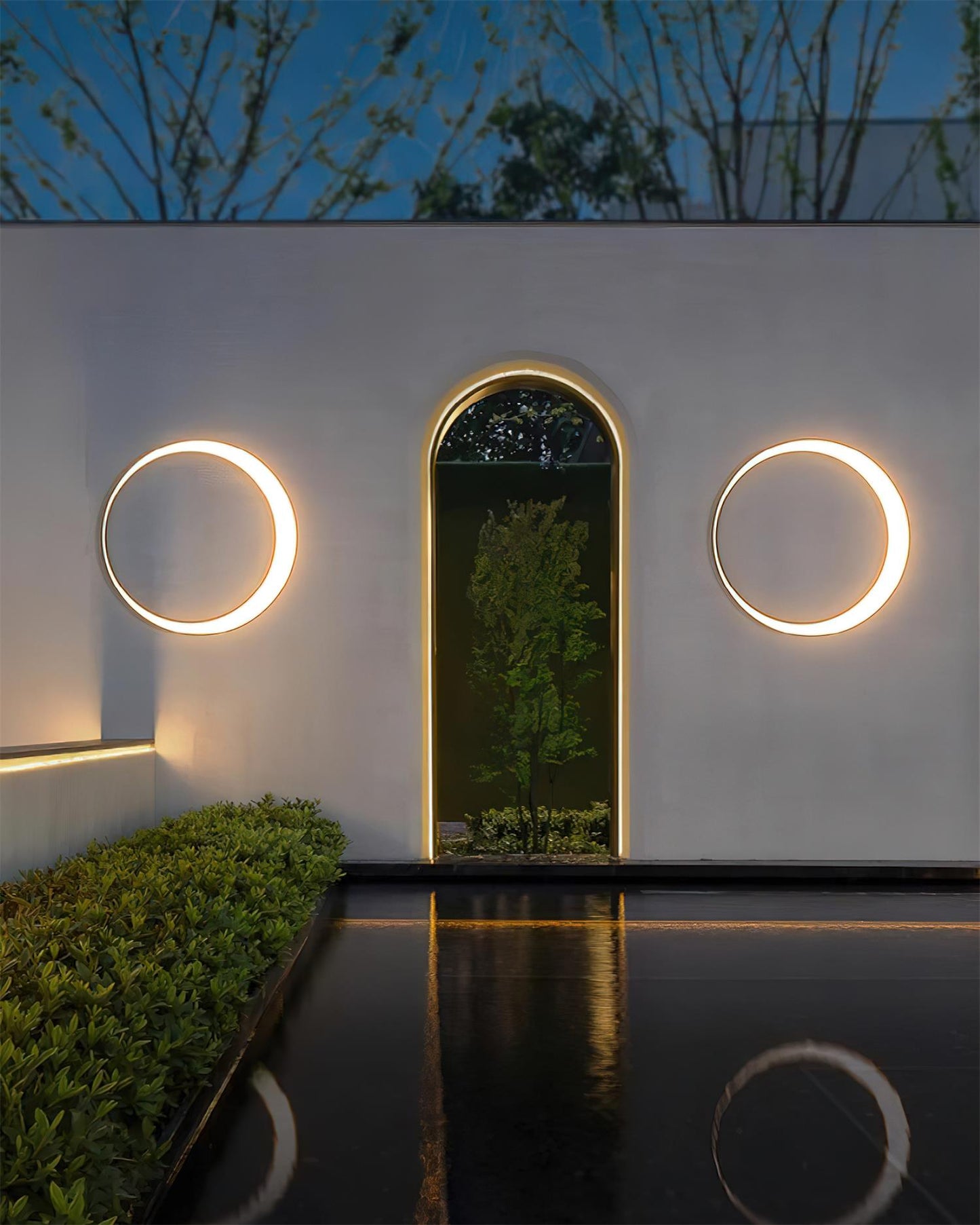 Rynx | Half Moon Outdoor Wall Lamp