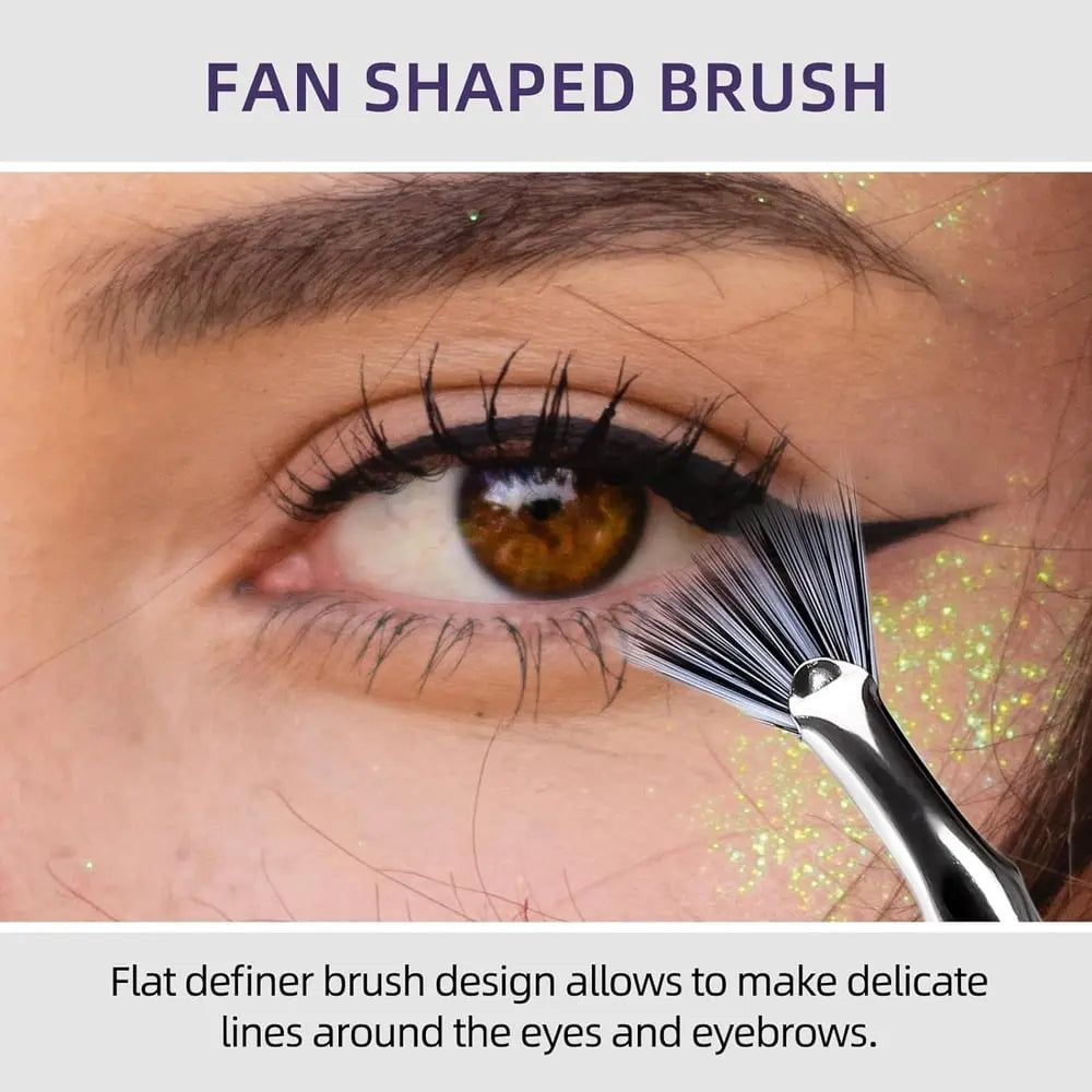 Rynx | I Folding Eyelash Brush with Angled Head – Perfect for Hectic Mornings