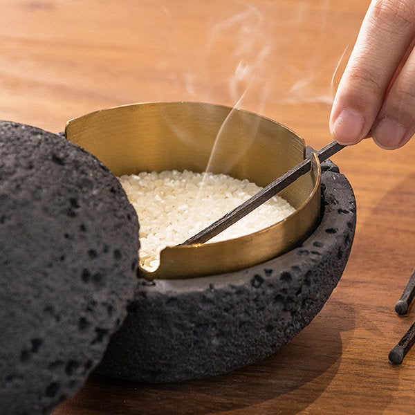 RYNX | Ashtray in stone shape with lid