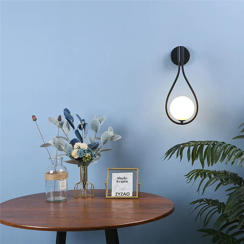 Rynx | Modern LED Wall Lamp in Glass and Metal