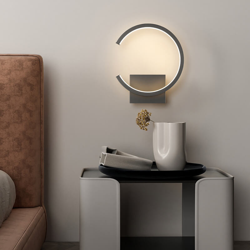 Rynx | Minimalist round LED wall lamp with arm, 1 light
