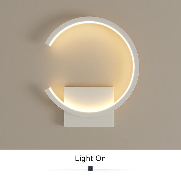 Rynx | Minimalist round LED wall lamp with arm, 1 light