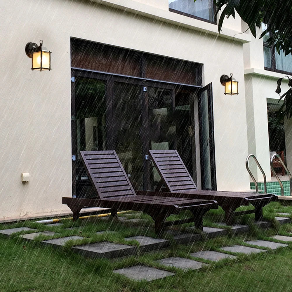 Rynx | VintageGlimmer - Classic Outdoor Wall Lamp