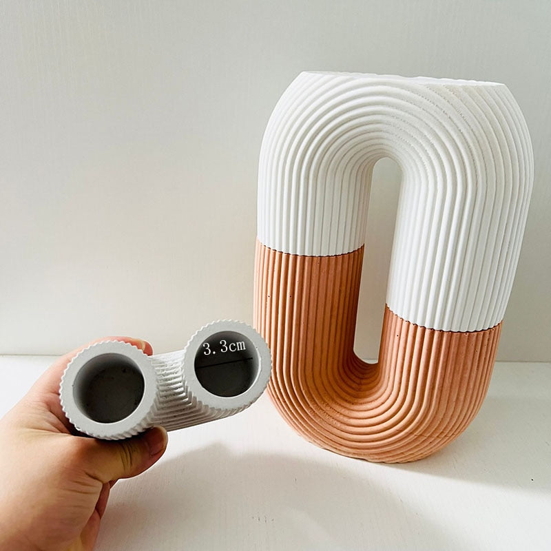 Rynx | Aina - U-shaped Vase