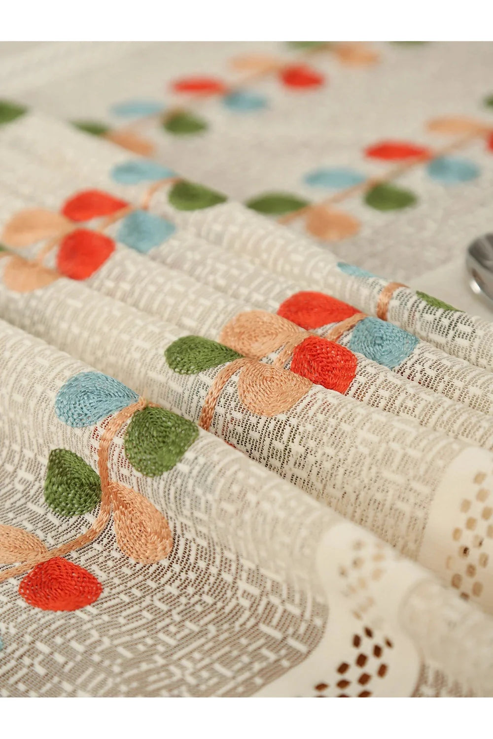 Rynx | Garden lace tablecloth