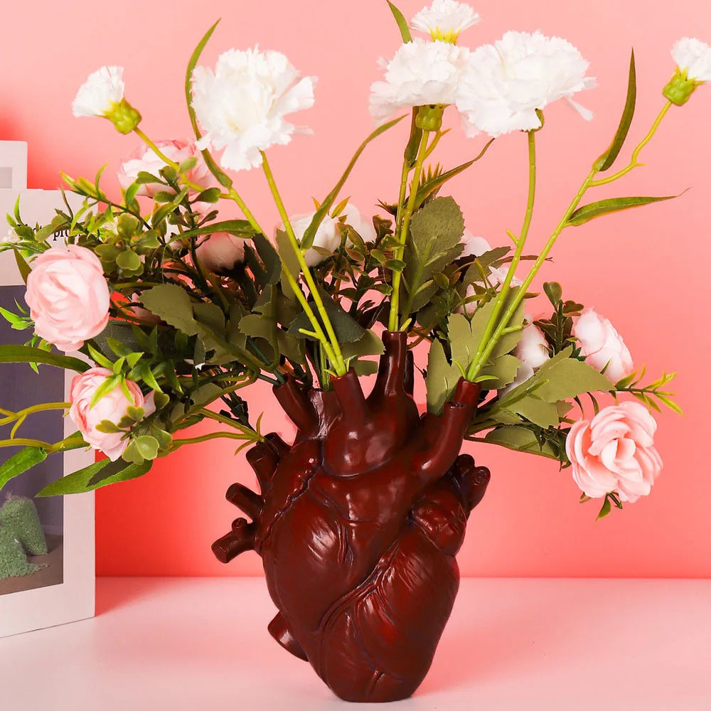 Rynx | Creative Heart-Shaped Resin Vase for Flowers – Customized Desktop Home Decoration Sculpture