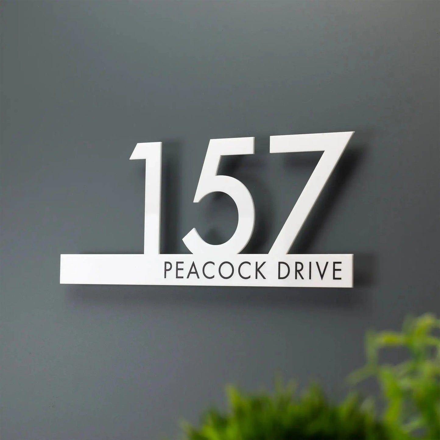 Rynx | Personalized elegant acrylic house number sign - modern and weatherproof