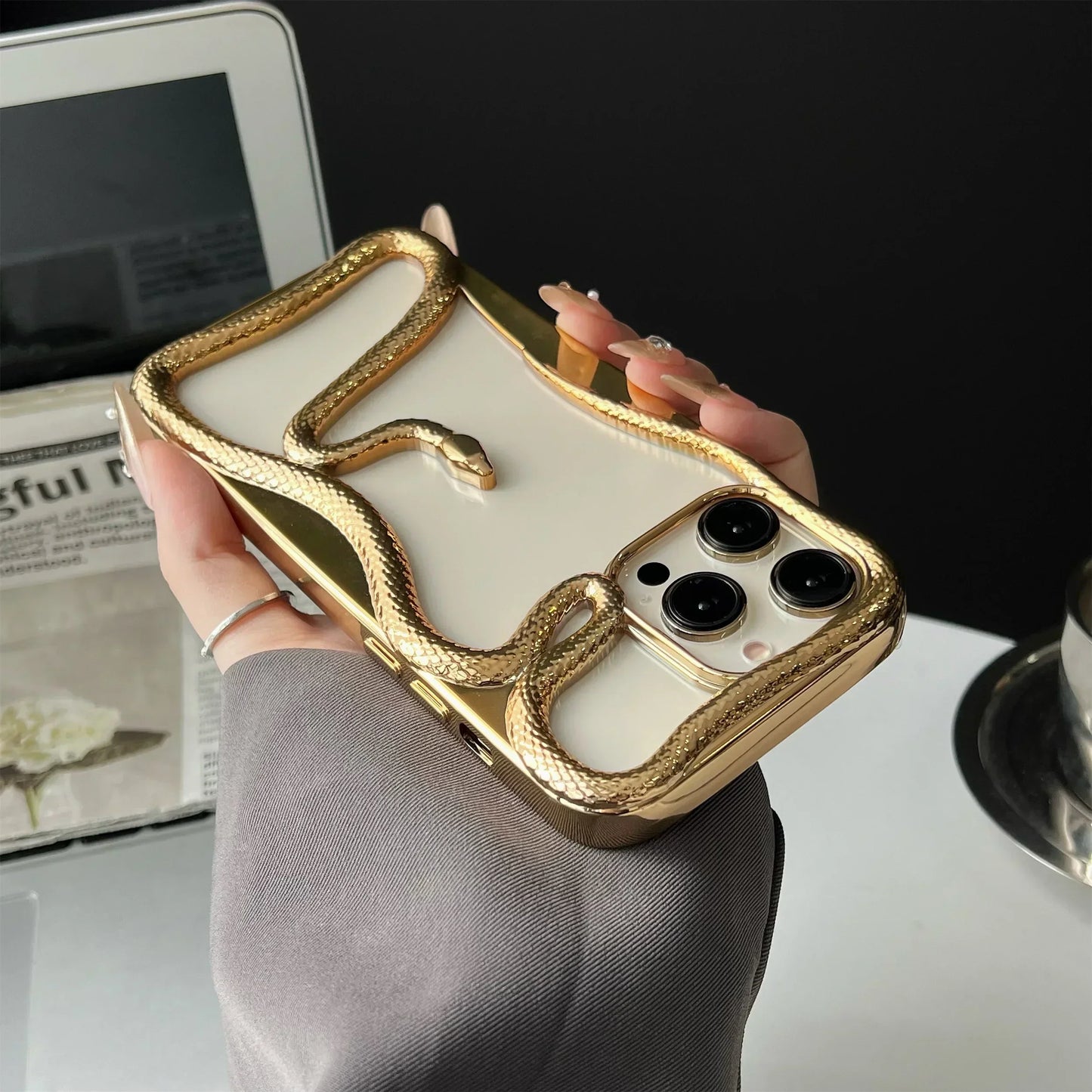 Rynx | Plating Weicher Gummi Rahmen Hohler Schlange Handyhülle Für iPhone 11 12 13 14 15 16 Pro Max Objektivschutz Unregelmäßige Stoßfeste Hülle