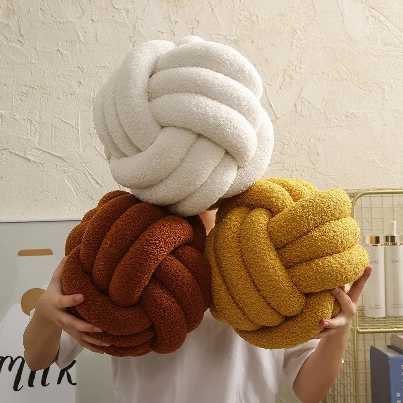 Rynx | Throw Pillow - Cozy - Hand-knotted Ball - Sheepskin