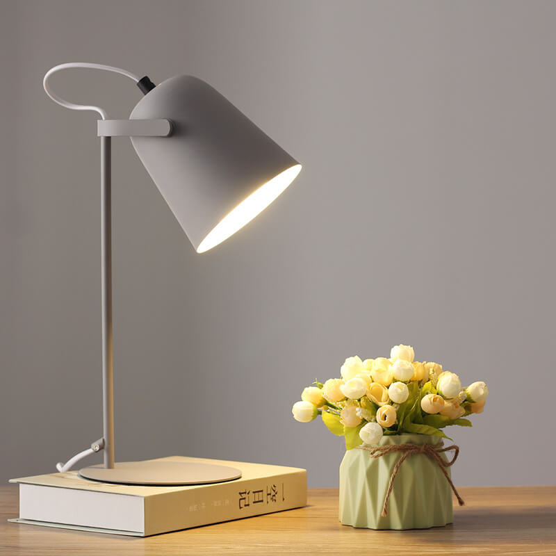 Rynx | LumiTouch – Minimalist Table Lamp with Tripod Base and Touch Control