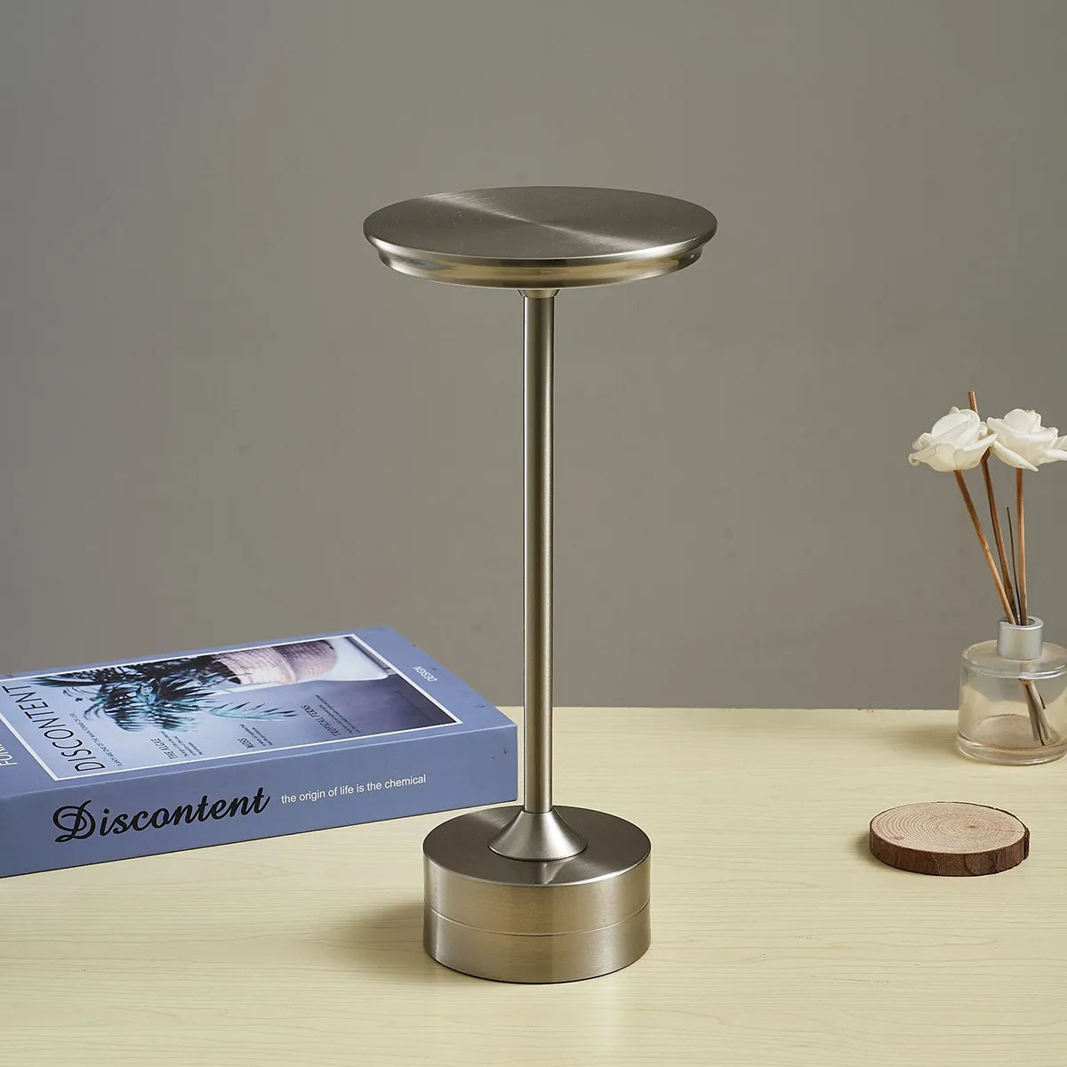 Rynx | GloedStyle - Experience the convenience of the modern table lamp with touch control from GloedStyle
