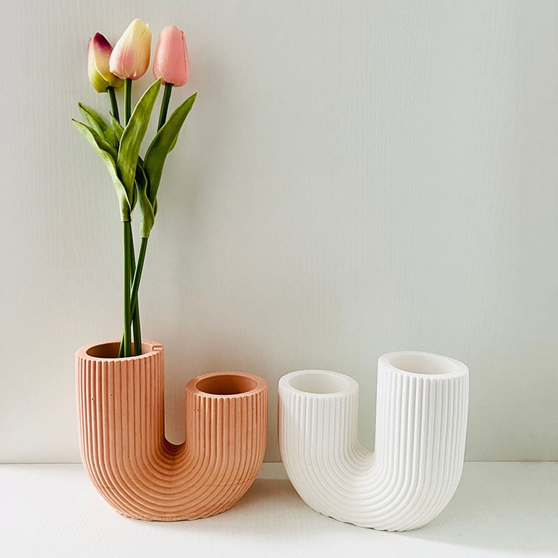 Rynx | Aina - U-shaped Vase