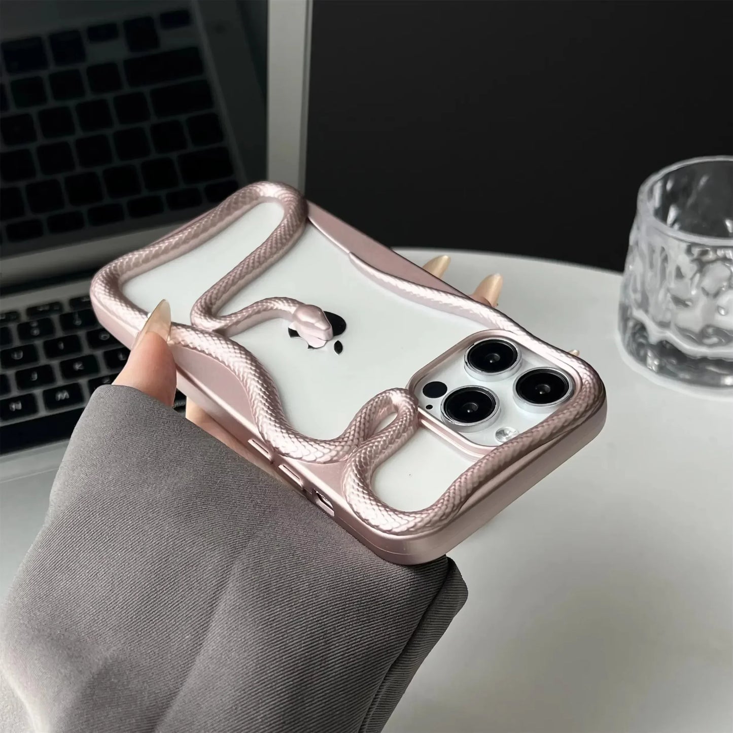 Rynx | Plating Weicher Gummi Rahmen Hohler Schlange Handyhülle Für iPhone 11 12 13 14 15 16 Pro Max Objektivschutz Unregelmäßige Stoßfeste Hülle