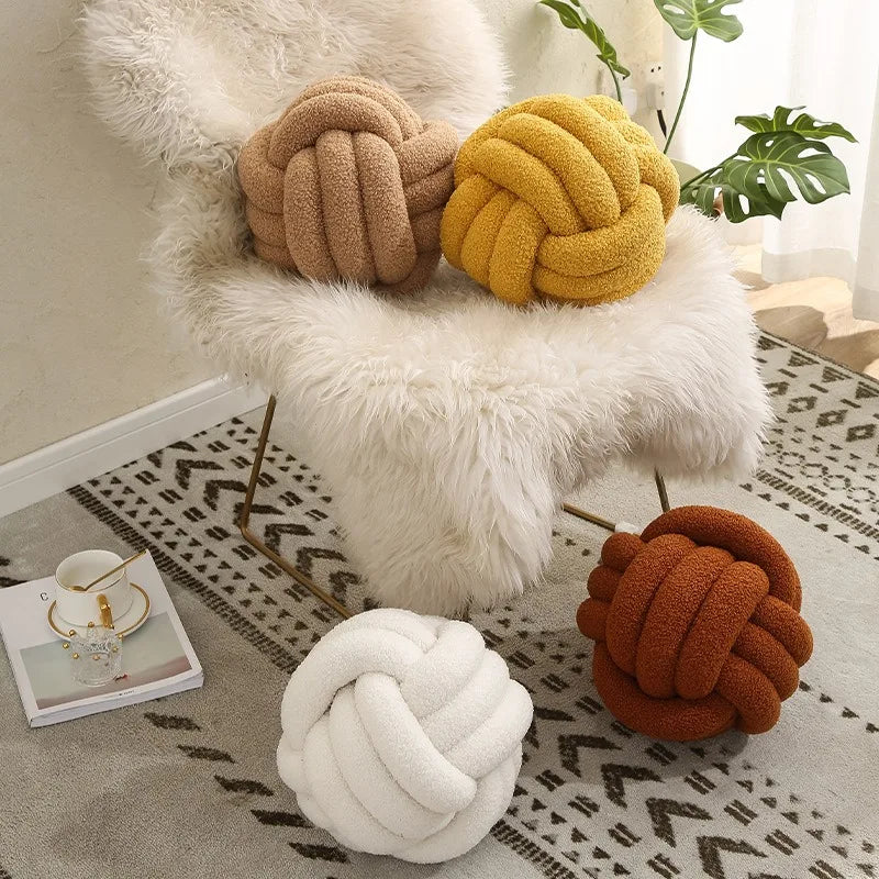 Rynx | Throw Pillow - Cozy - Hand-knotted Ball - Sheepskin