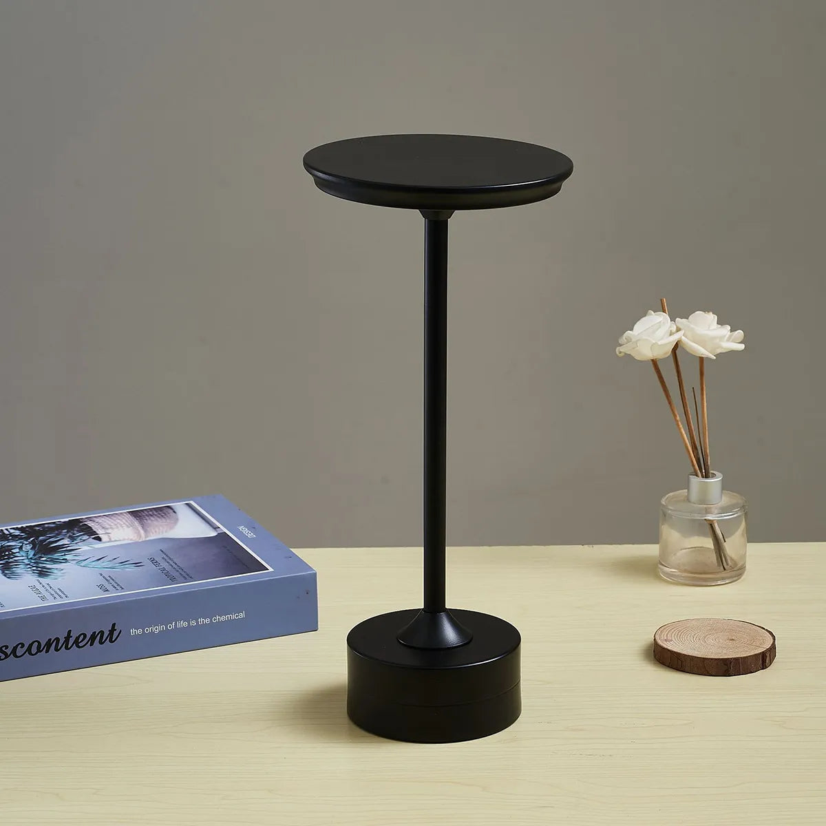 Rynx | GloedStyle - Experience the convenience of the modern table lamp with touch control from GloedStyle
